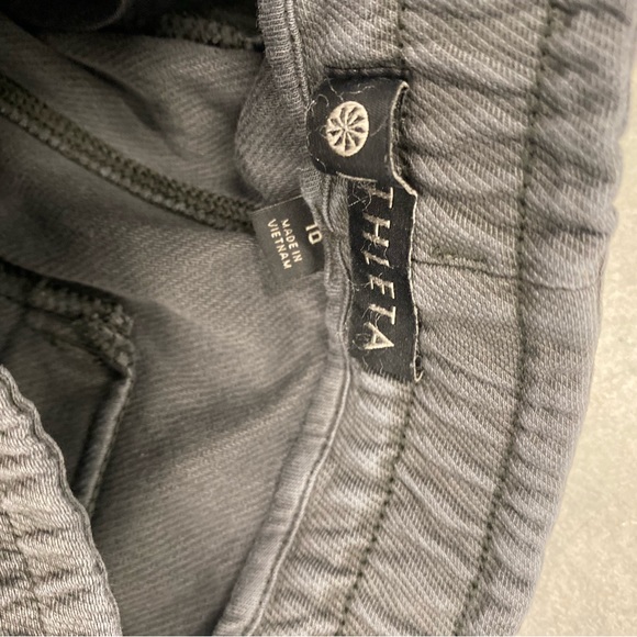 ATHLETA shorts SZ 10 - Picture 2 of 5